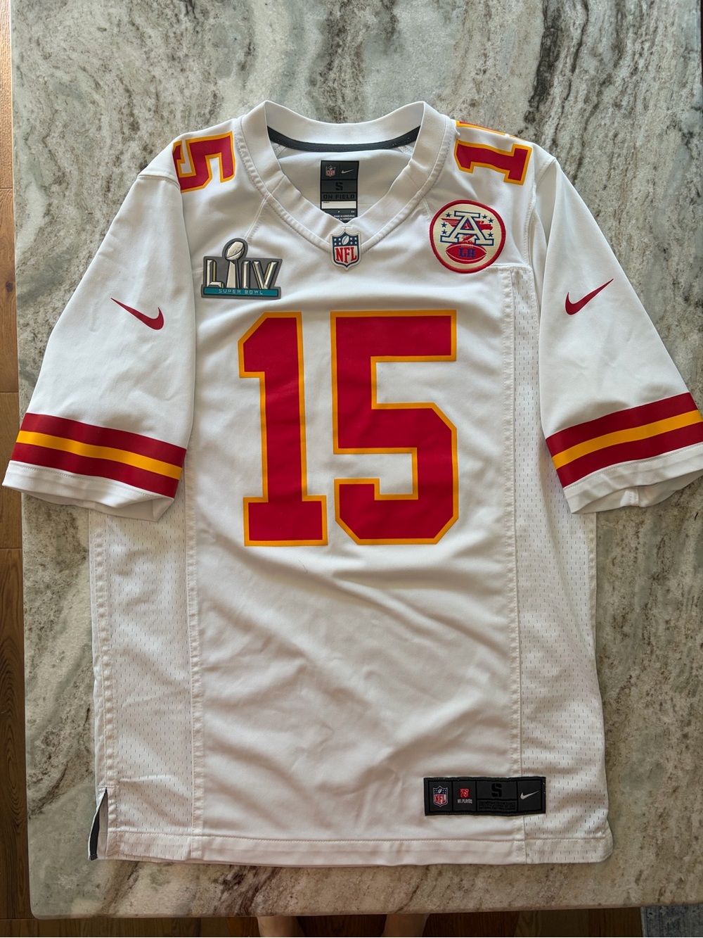 Nike Men’s White Kansas City Chiefs #15 Mahomes Jersey